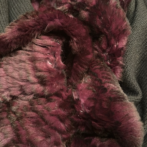 New La Fiorentina shawl. Black and purple real dyed rabbit fur. - Picture 2 of 7